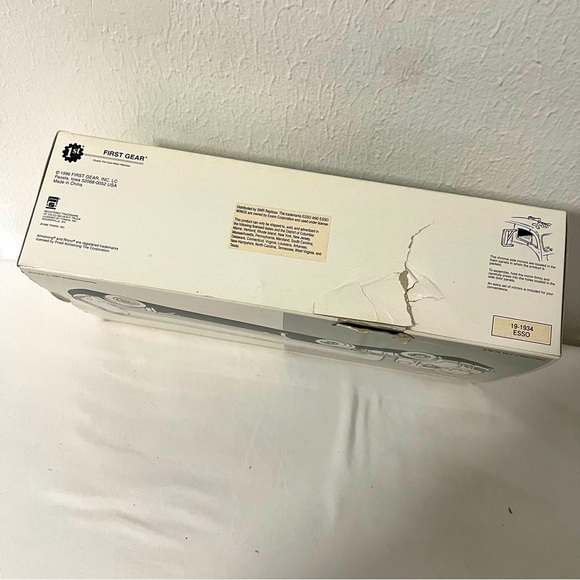 First Gear 1/34 1953 Esso Aviation White 3000 Truck Tanker Trailer 19-1934 NIB - Picture 5 of 8